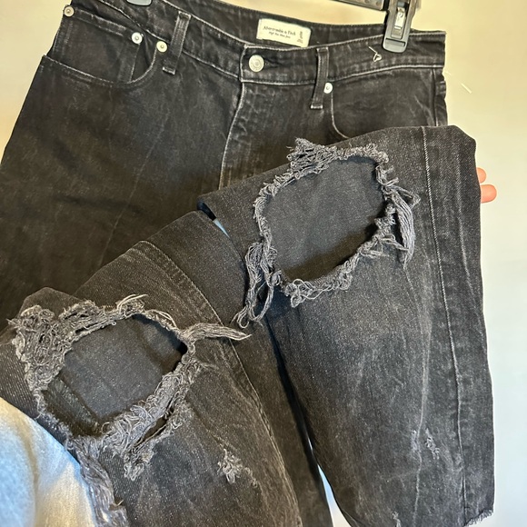 A&F High Rise Mom Jean - Picture 2 of 5